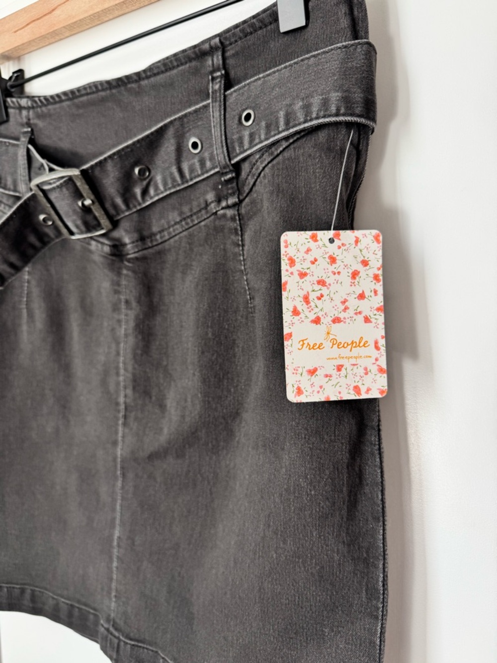 Free People Livin It Up Denim Pencil Mini Skirt in Worn Black size 4 NWT - Picture 3 of 10